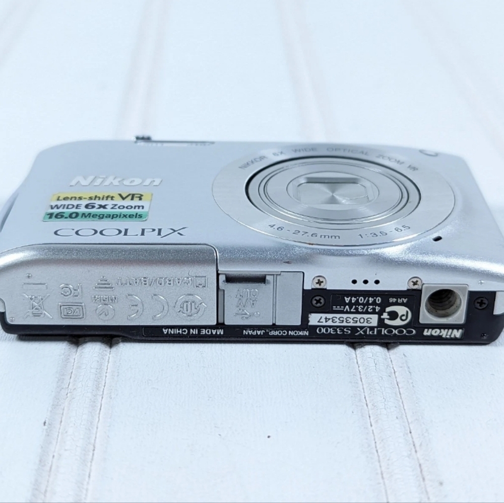 Nikon Coolpix S3300 16.0 Megapixels 6x Zoom Digital Camera With Battery - Picture 4 of 4
